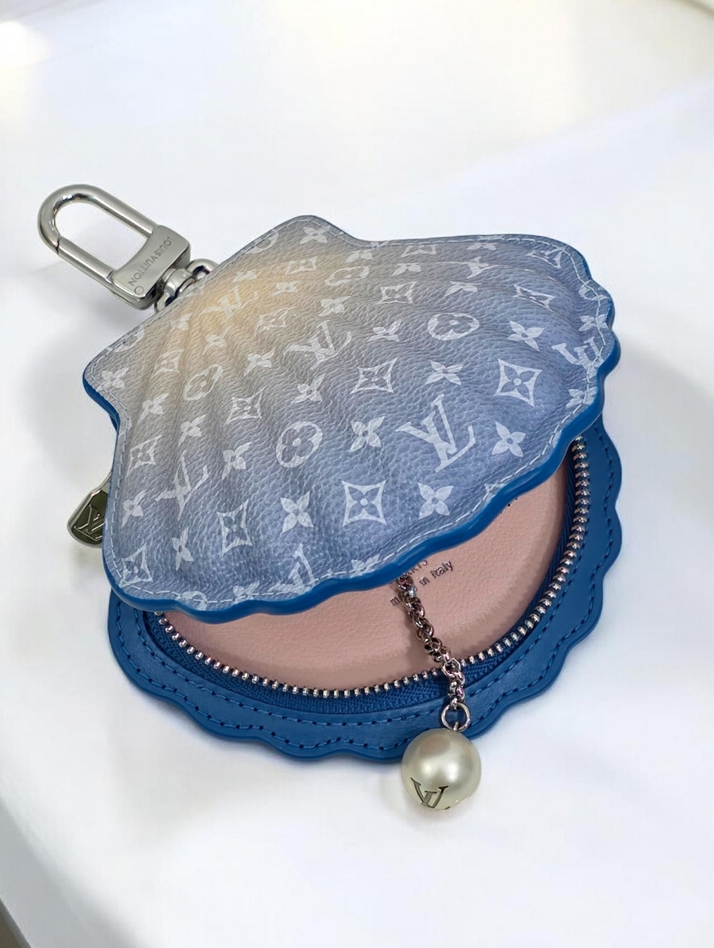 ✨️Brand New Authentic Louis Vuitton Shell Bag Charm
